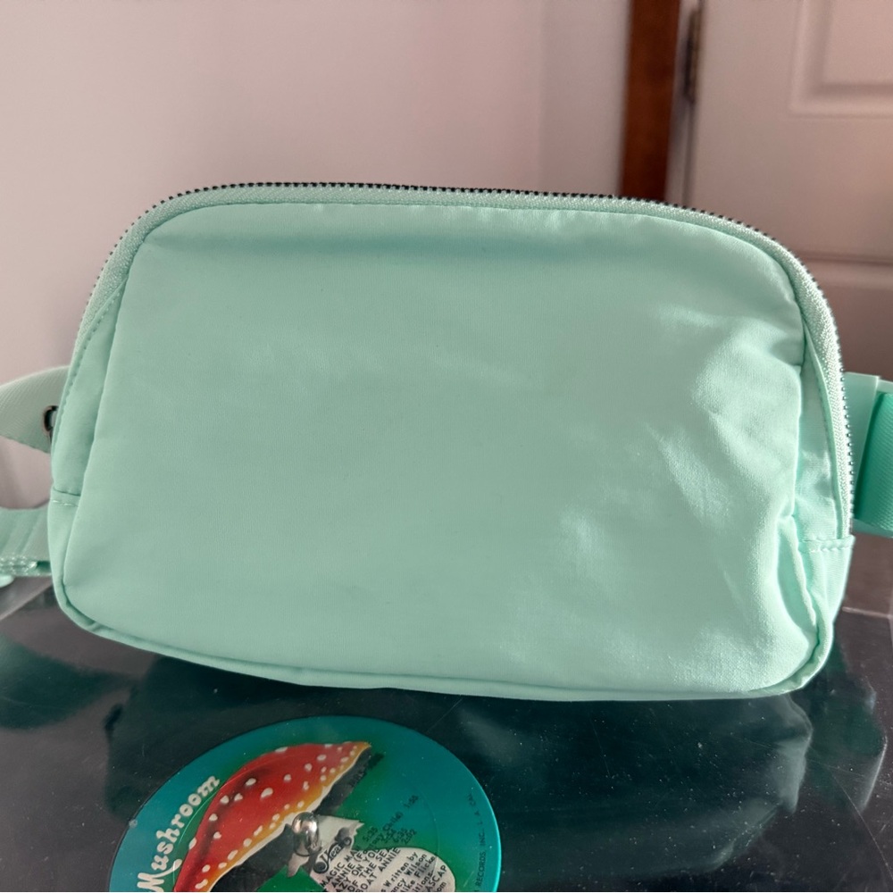 HALARA Light Green Cosmetic Bag
